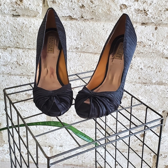 Badgley Mischka Black Satin & Leather Sole Heels - Picture 9 of 9